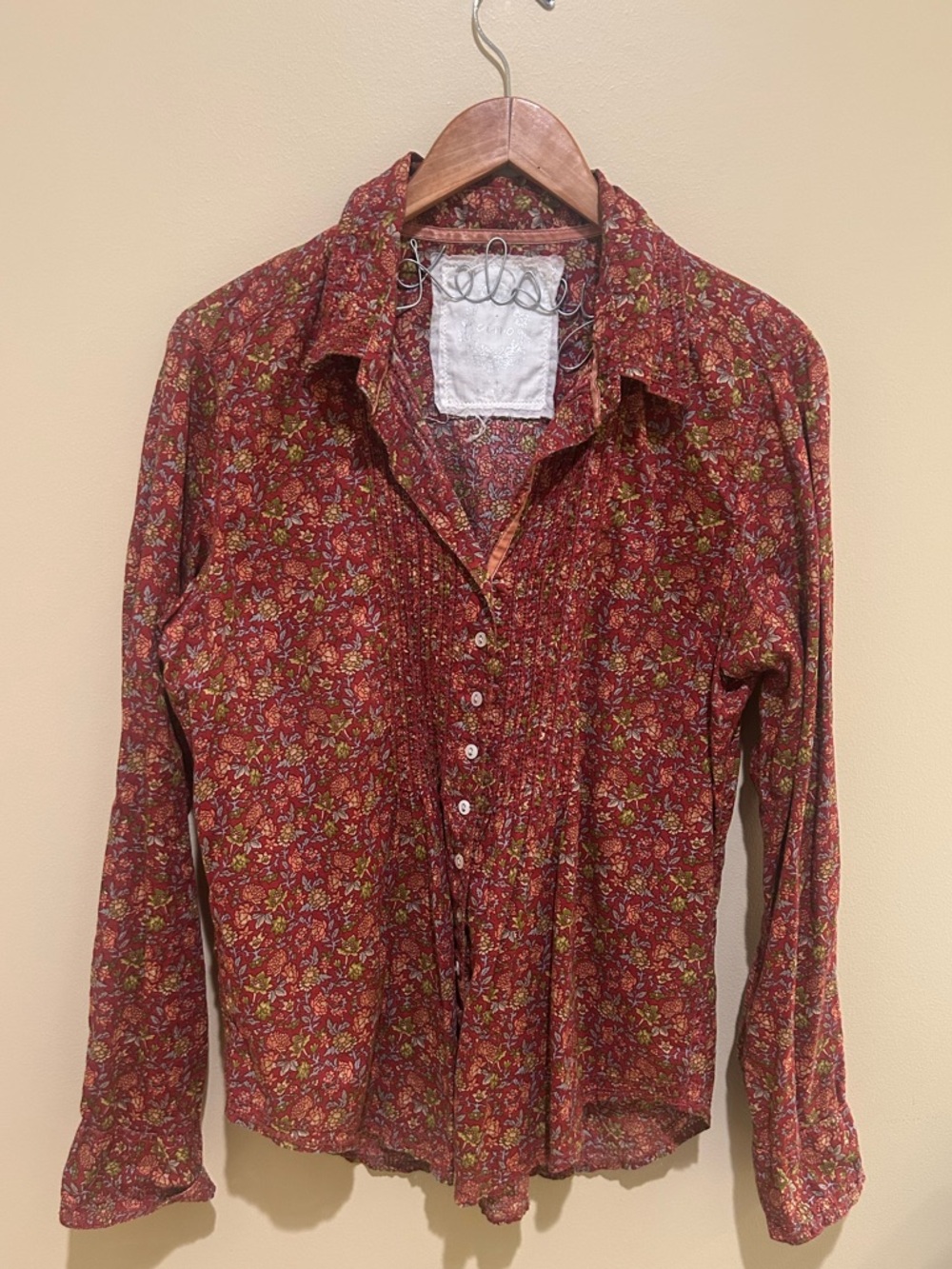 Cino Women's Red Floral Button-Up Shirt - Signature Crinkle Fabric Size L